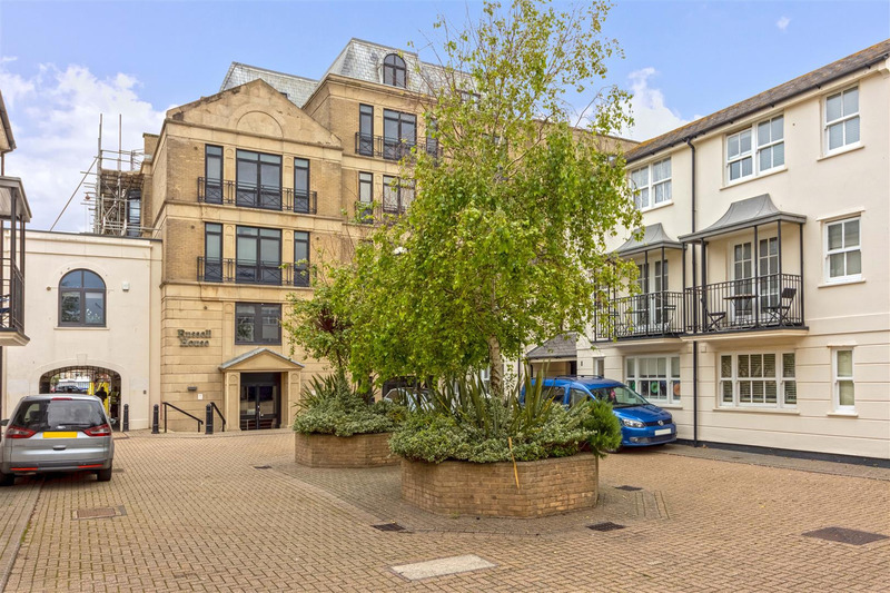 Russell Mews, Brighton