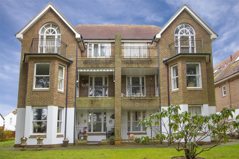 Grand Avenue, Worthing