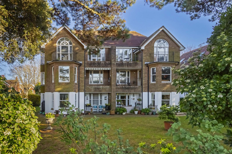 Grand Avenue, Worthing