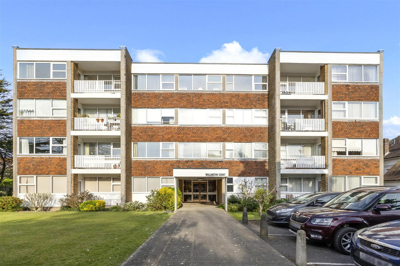 Grand Avenue, Worthing