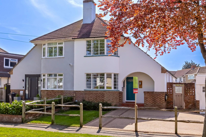 Monks Avenue, Lancing