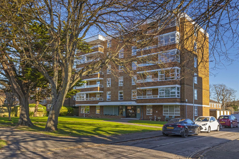 Grand Avenue, Worthing
