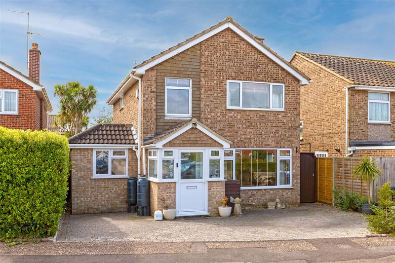 Crossways Avenue, Goring