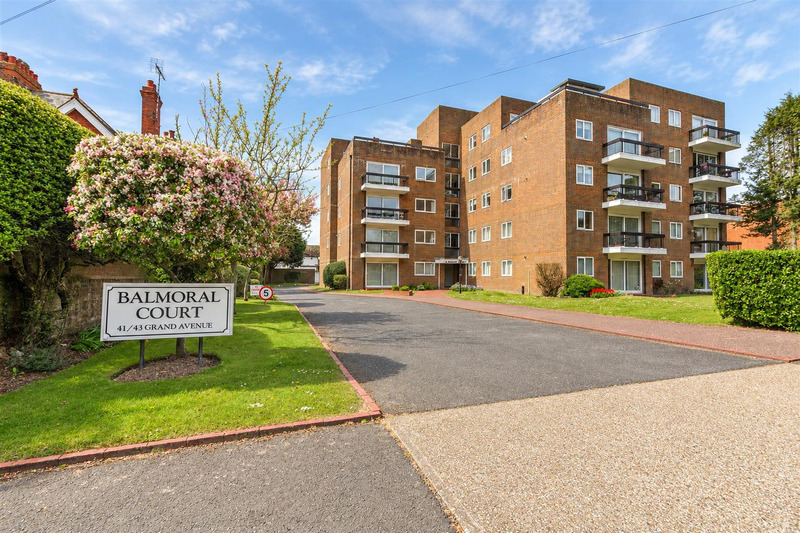 Grand Avenue, Worthing